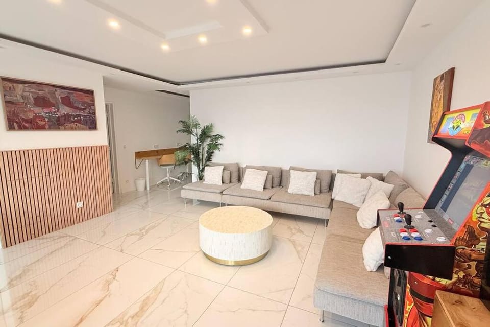TV and multimedia, Living room, Seating area