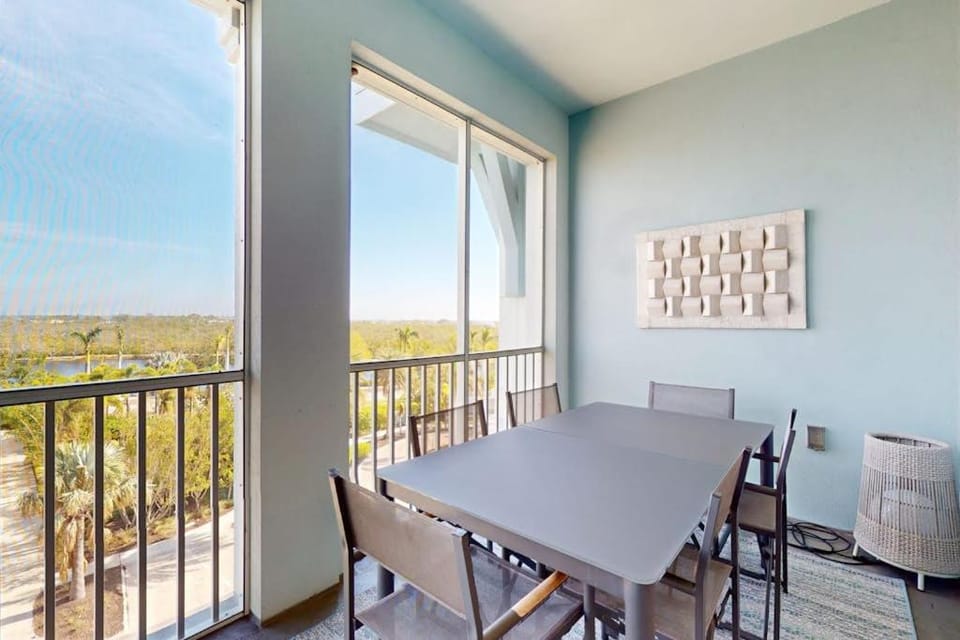 Changes in Lattitude 401 House in Bradenton