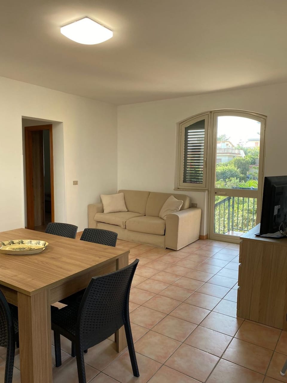TV and multimedia, Living room, Seating area, Dining area