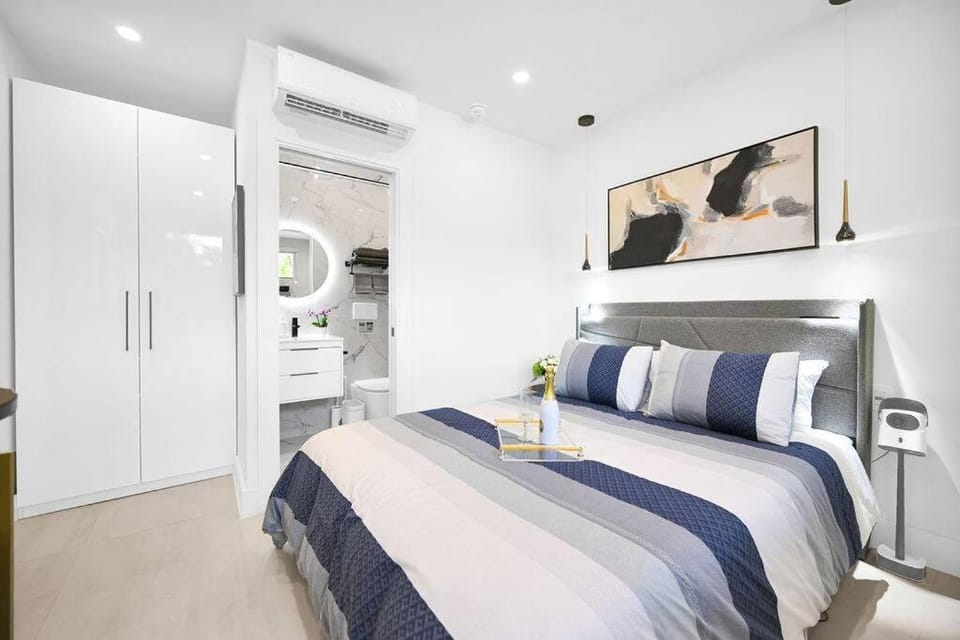 Bed, Bedroom, air conditioner