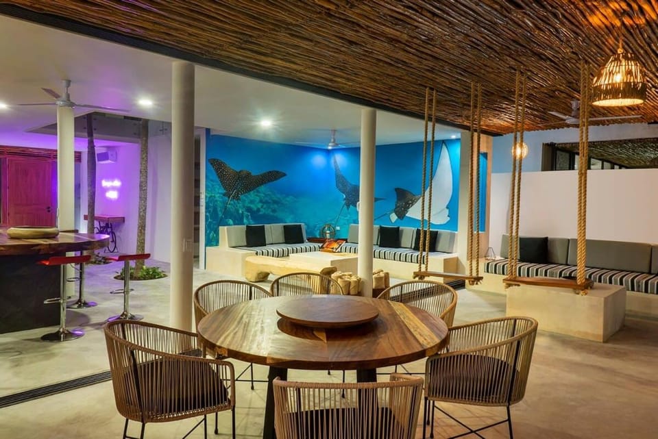 Living room, Dining area