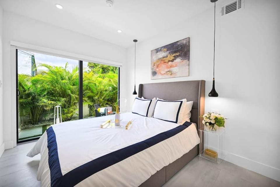 Bed, Photo of the whole room, Bedroom, air conditioner
