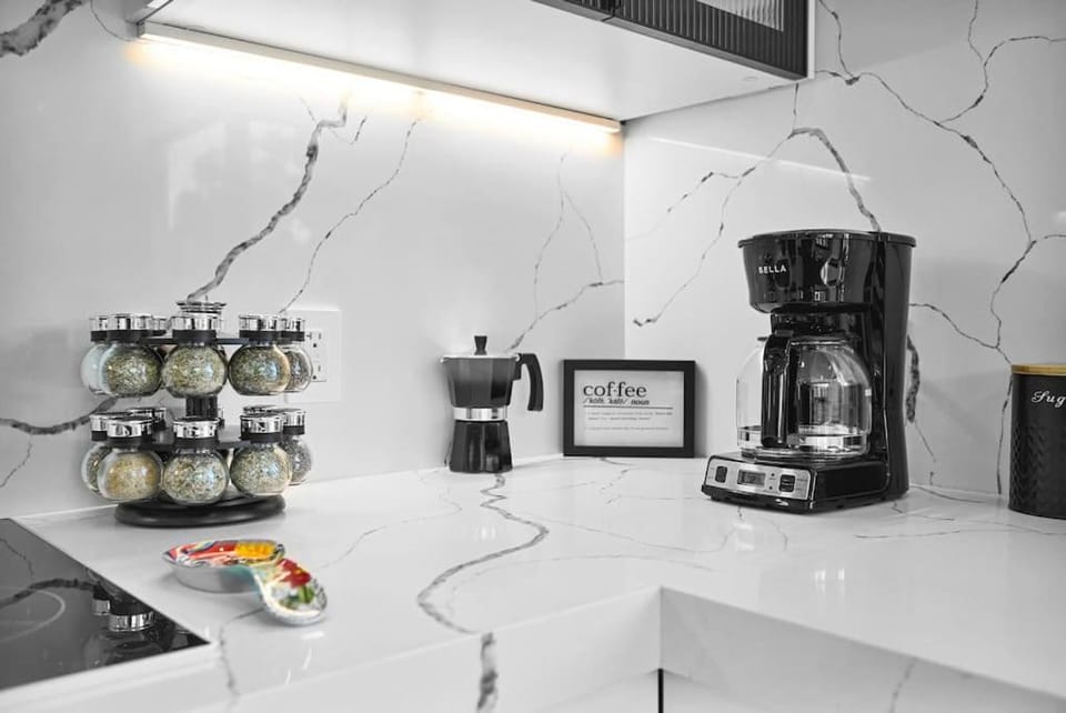Coffee/tea facilities, Kitchen or kitchenette
