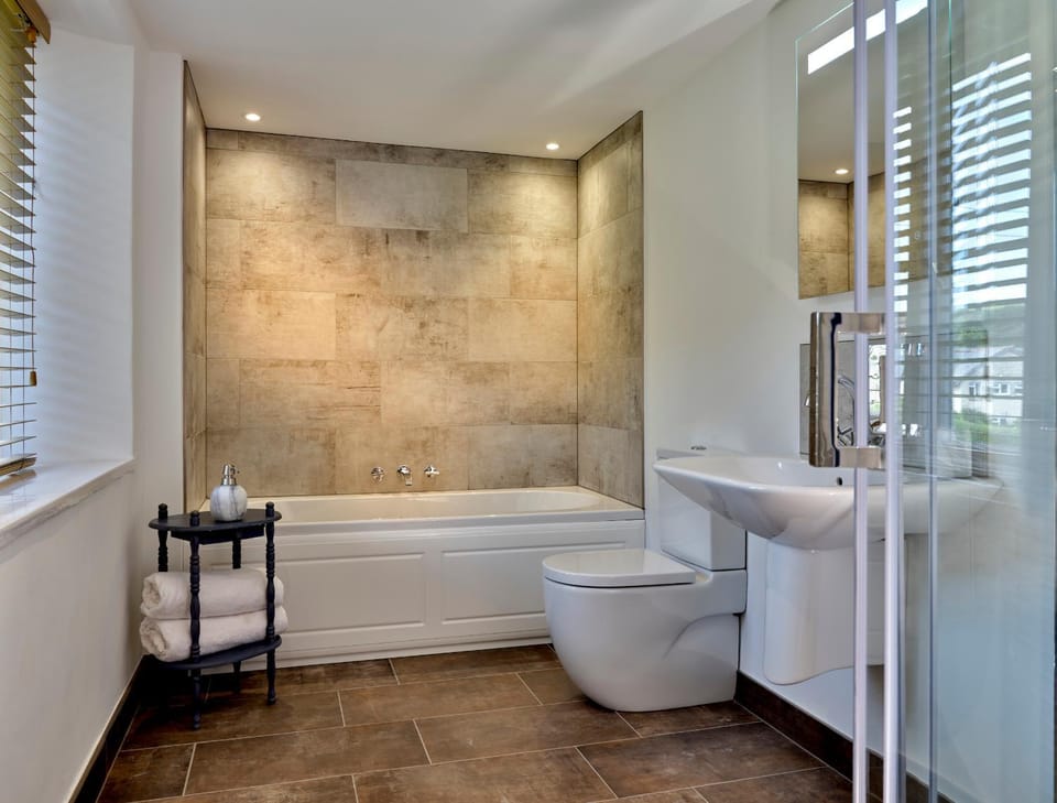 Shower, Toilet, Bathroom, Bath