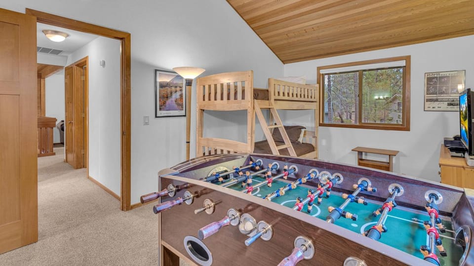 Game Room, bunk bed