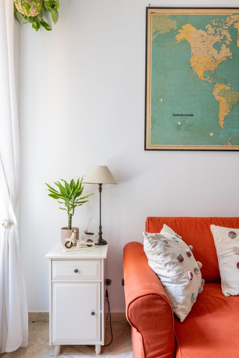 Living room, Seating area, air conditioner