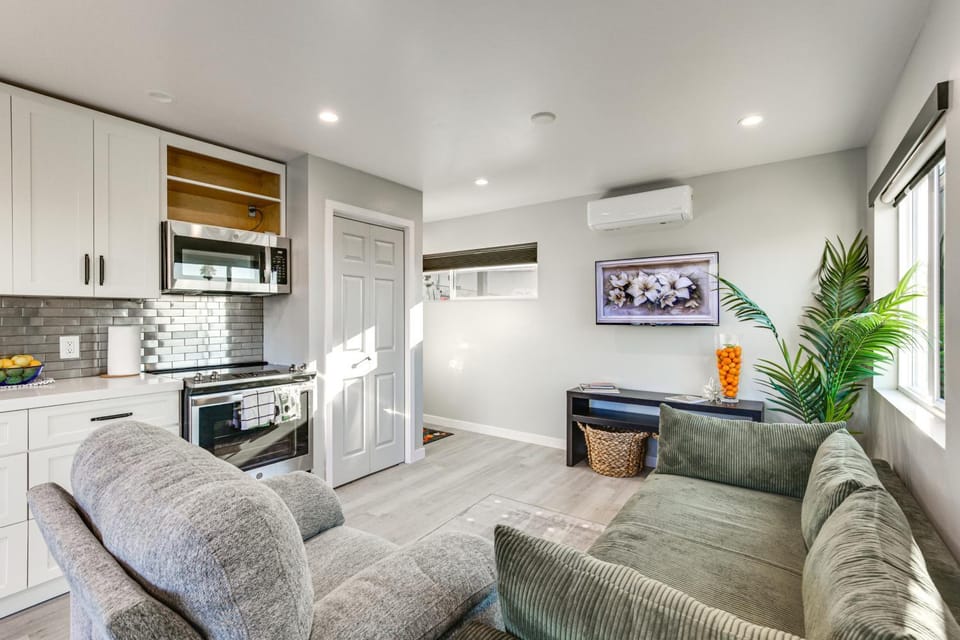 2 Mi to Mission Valley Chic Home with Patio! House in Linda Vista