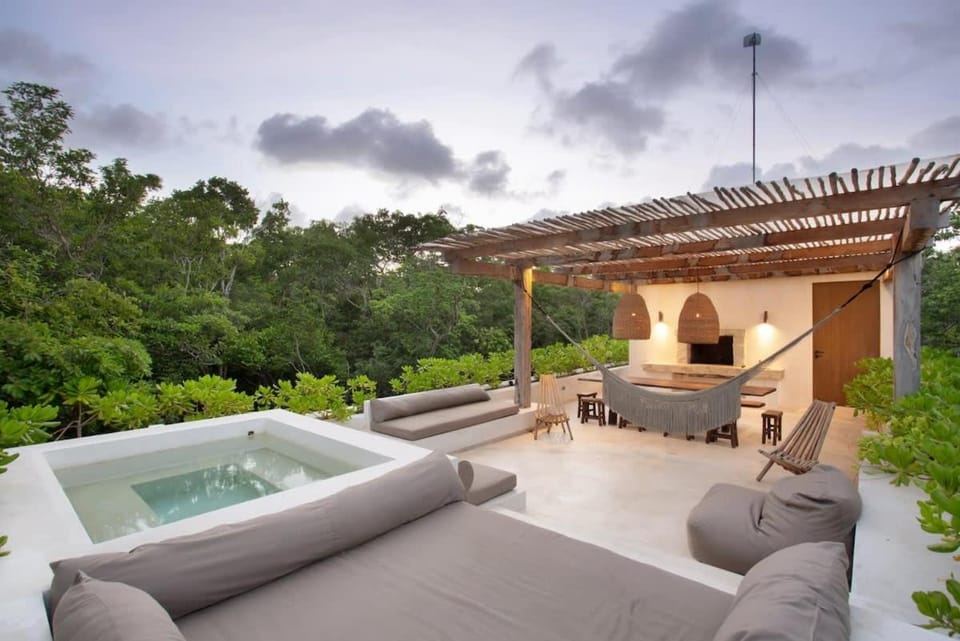Stunning Villa 4BR, Concierge Service, Gated, Paddle court Villa in State of Quintana Roo