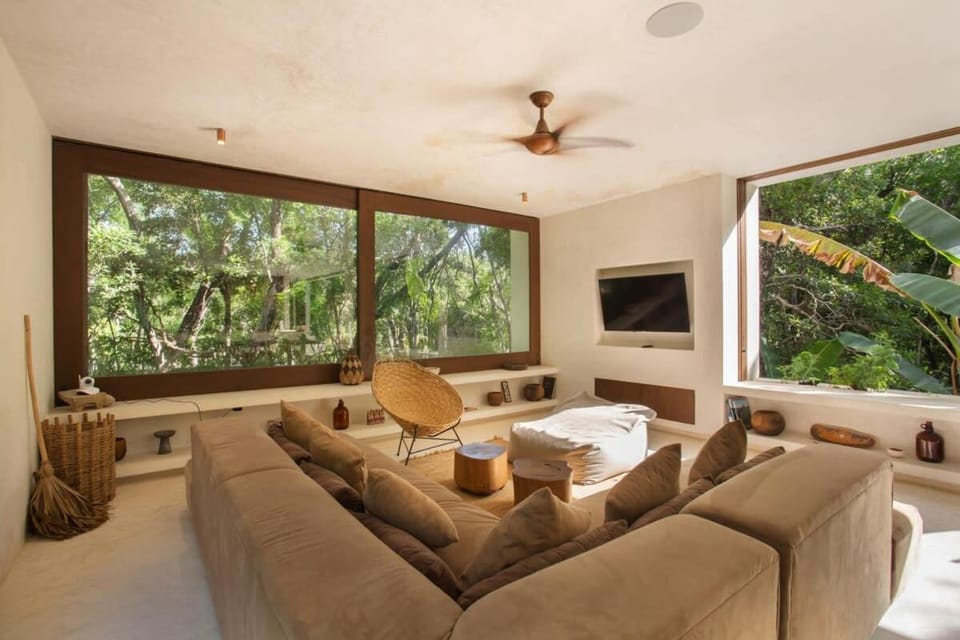 Stunning Villa 4BR, Concierge Service, Gated, Paddle court Villa in State of Quintana Roo