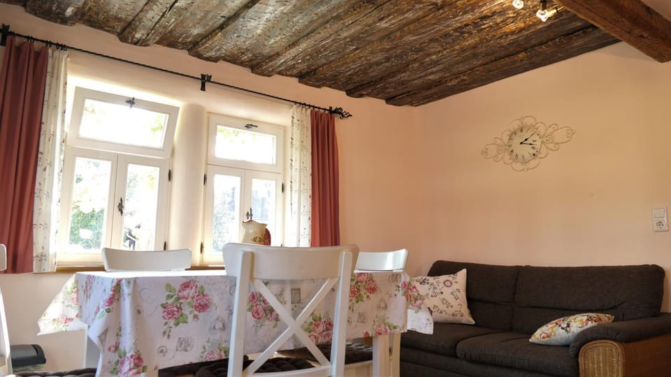 Dining area, kitchen