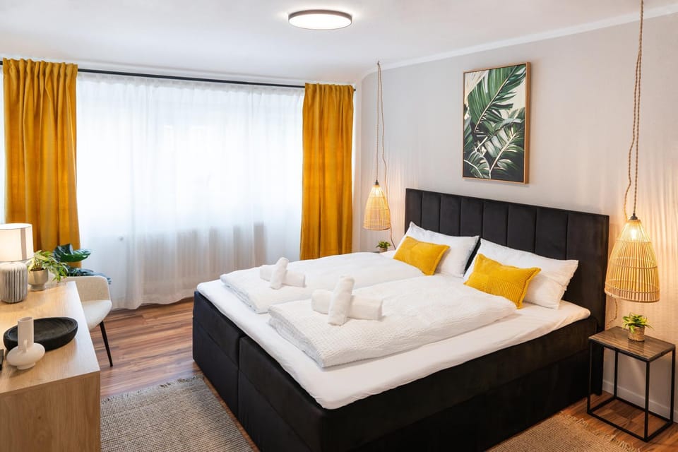 Bed, Photo of the whole room, Bedroom, towels