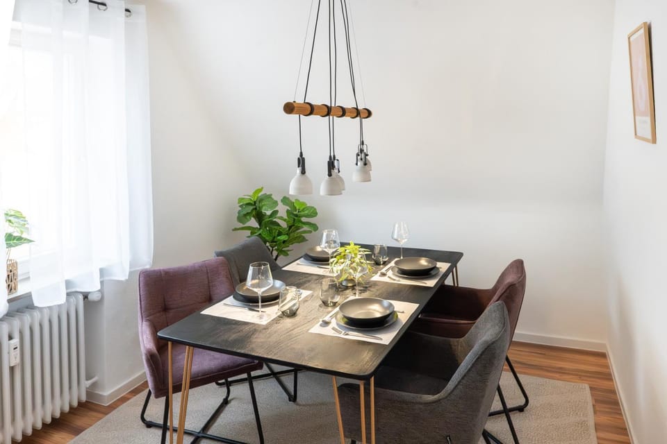 Game Room, Seating area, Dining area