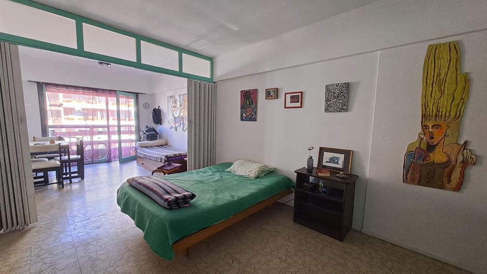 Monoambiente con balcon y vistas a 150 mts del mar Maximo 3 personas Apartment in Mar del Plata