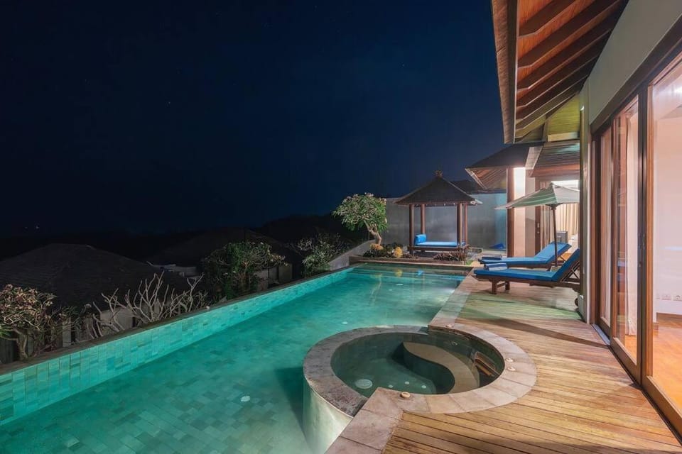 2 Bedrooms ocean View entire villa with infinity pool Villa in Bali