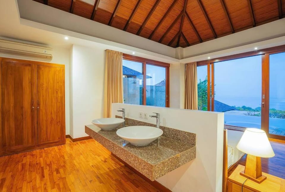 2 Bedrooms ocean View entire villa with infinity pool Villa in Bali