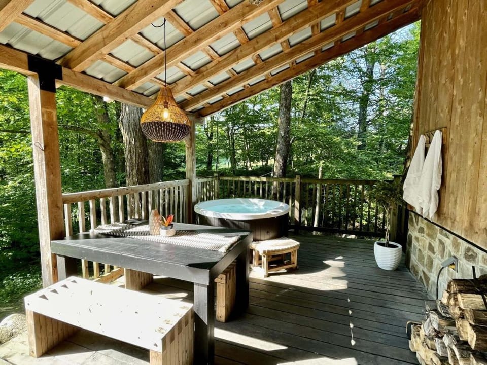 Le 14 Chalets Howard - Spa-Shower-Hammock-Bromont Chalet in Lac-Brome
