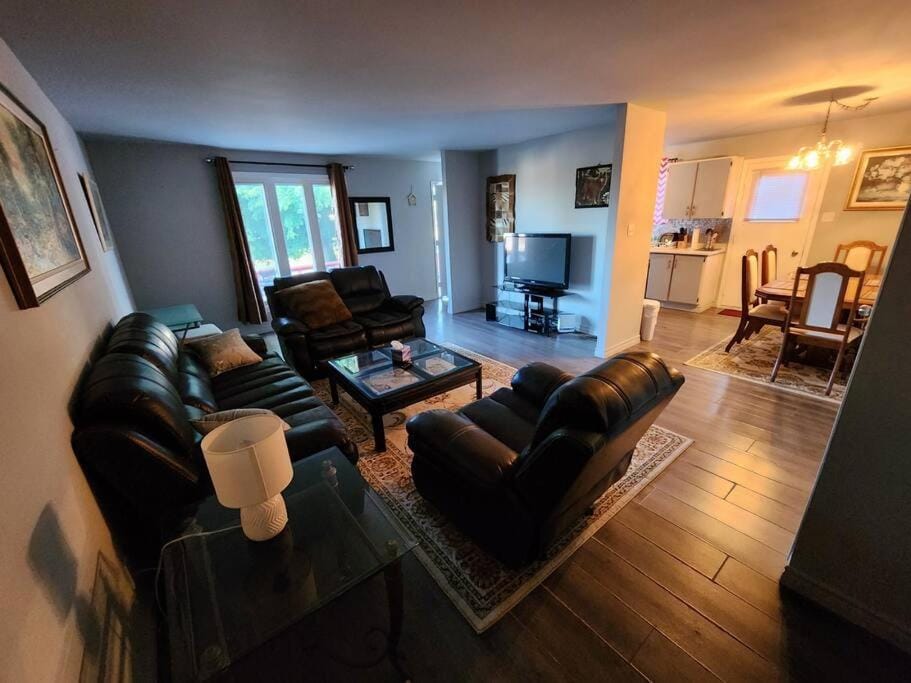 Entire 3 Bedroom house in Elliot Lake House in Michigan