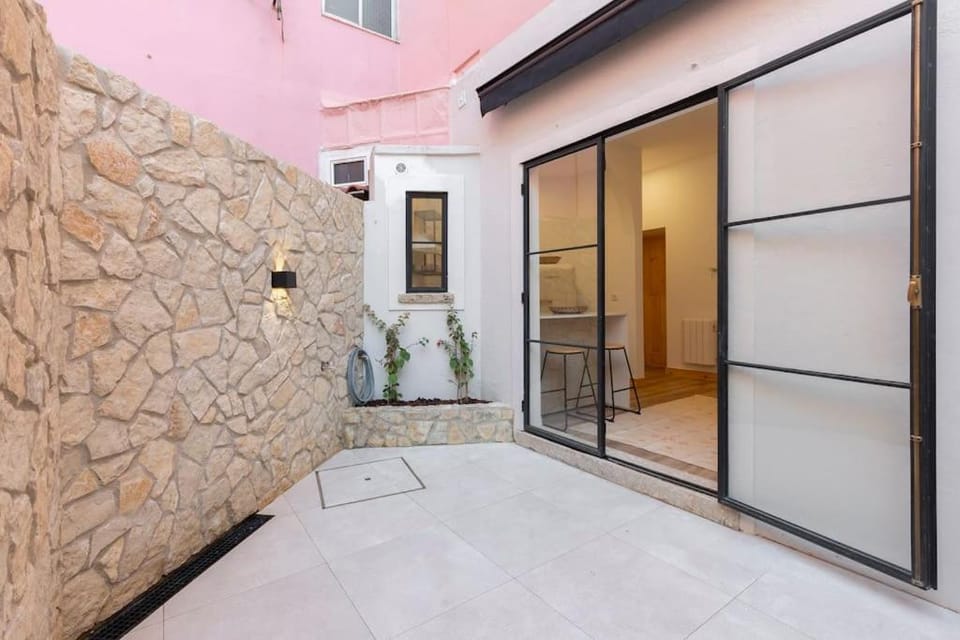 Private Terrace Alfama Apartment in Lisbon