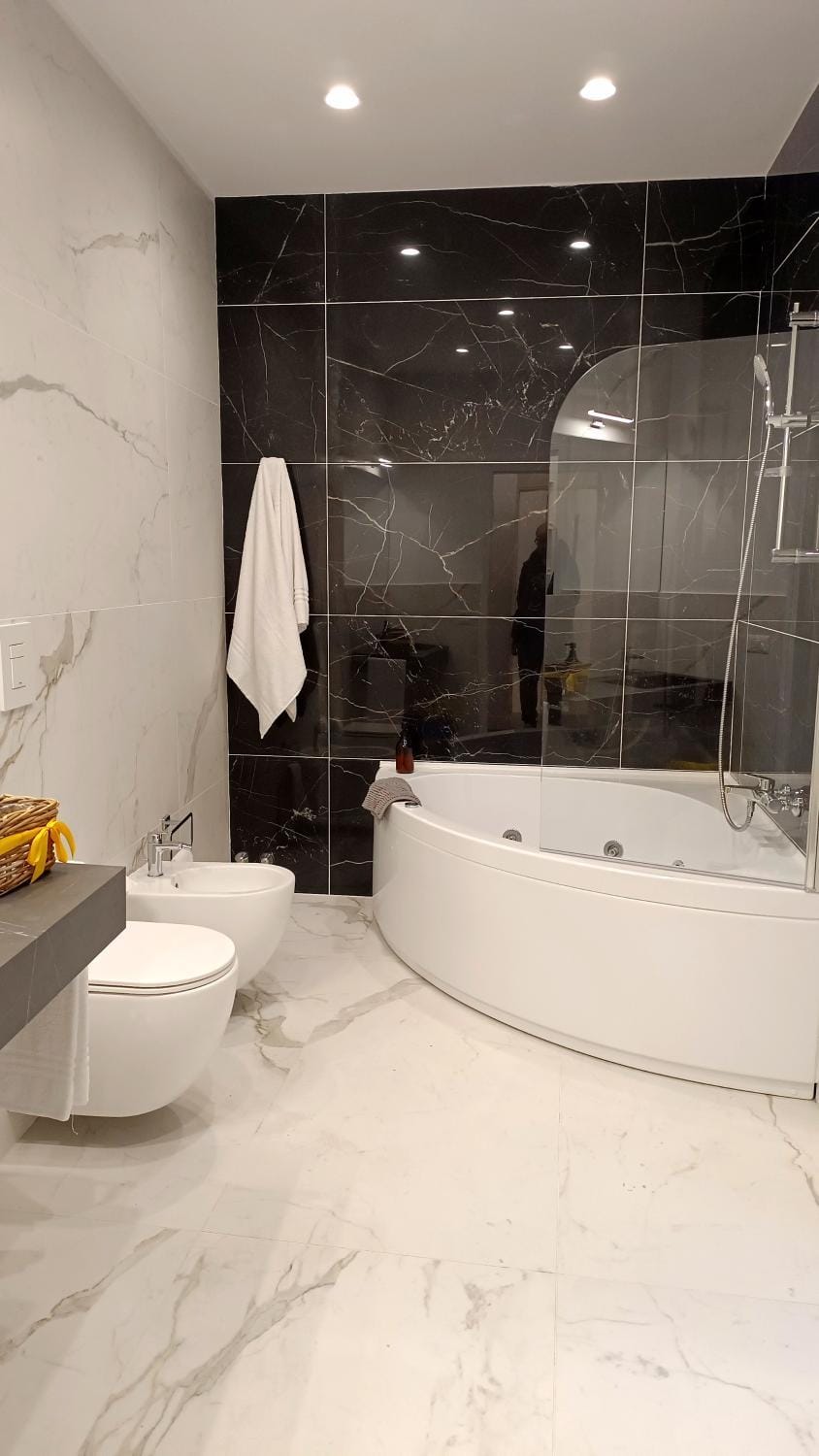 Hot Tub, Bathroom