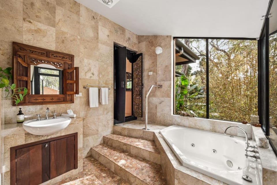 Hot Tub, Bathroom