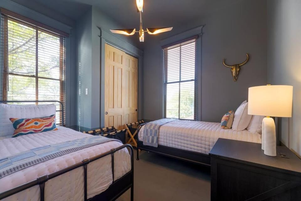 Plum house House in Galveston Island