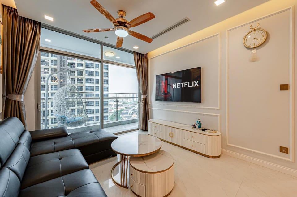 Communal lounge/ TV room, TV and multimedia, Living room, Seating area, Evening entertainment