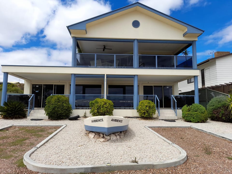Ambience Apartments Penthouse Apartment in Coffin Bay