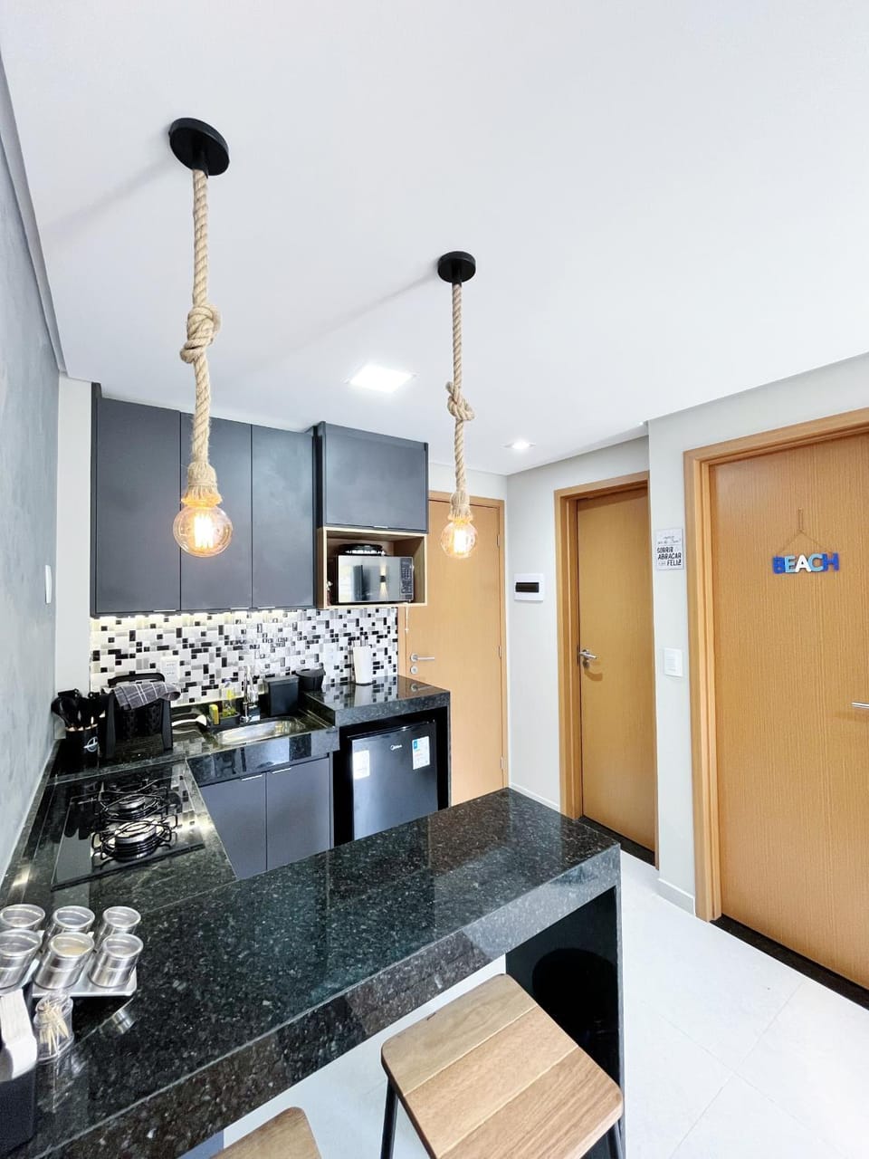 Kitchen or kitchenette, minibar, oven, stove