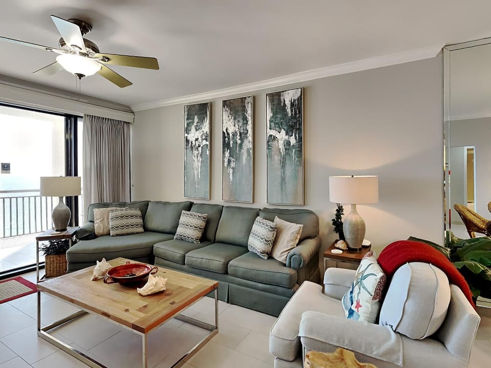 Balcony/Terrace, Living room, Seating area, furniture