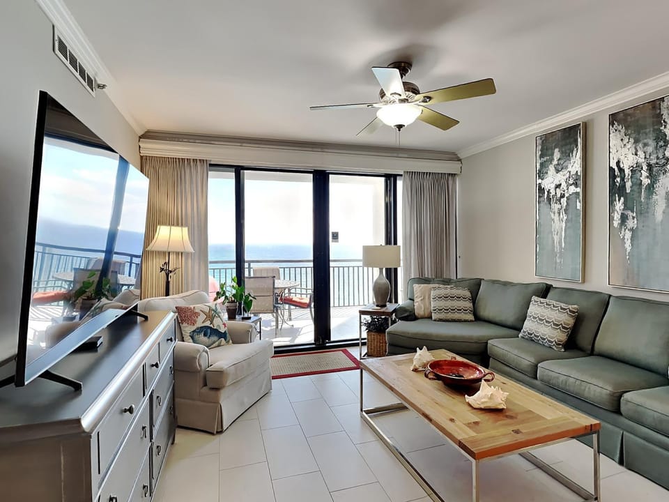 TV and multimedia, Balcony/Terrace, Living room, Seating area, Sea view, furniture