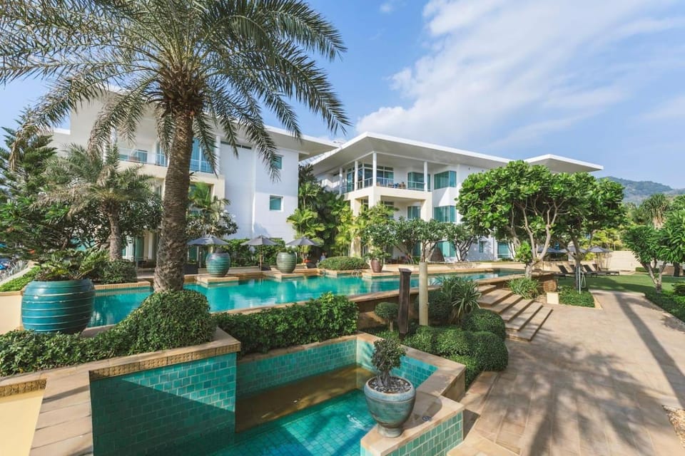 Property building, Spring, Day, Natural landscape, Garden, Garden view, Mountain view, Pool view, Swimming pool, Swimming pool, sunbed
