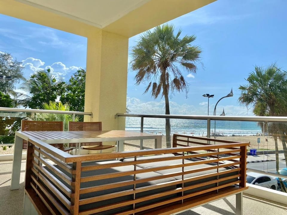 Patio, Day, Natural landscape, View (from property/room), Balcony/Terrace, Beach, Pool view, Sea view, sunbed