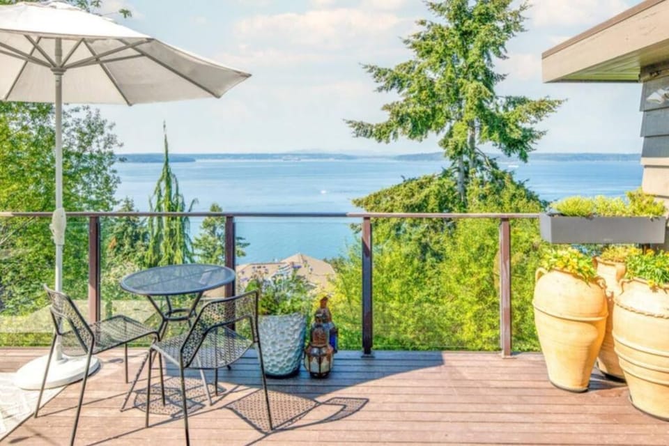 Quintessential Seattle Water Views w HotTub House in Seattle