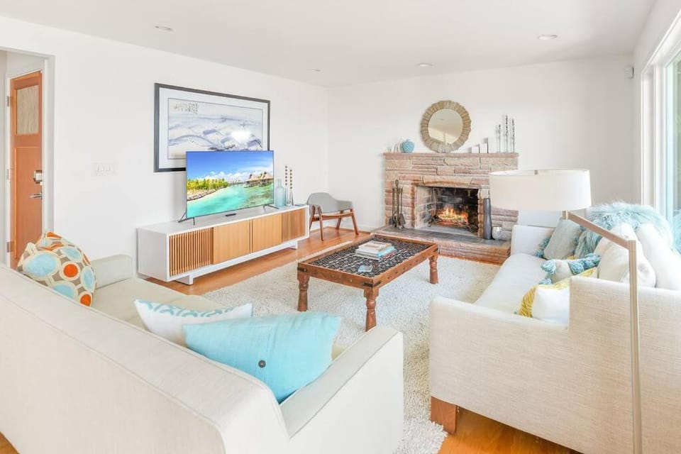 Quintessential Seattle Water Views w HotTub House in Seattle