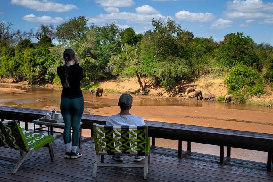 People, Balcony/Terrace, Guests, River view