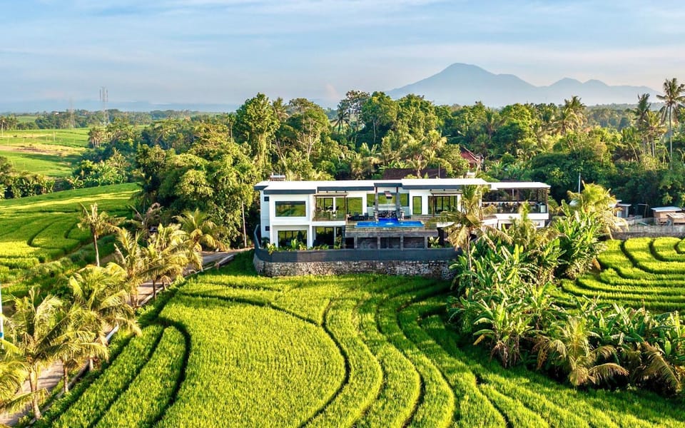 Property building, Nearby landmark, Day, Natural landscape, Garden, Garden view, Mountain view