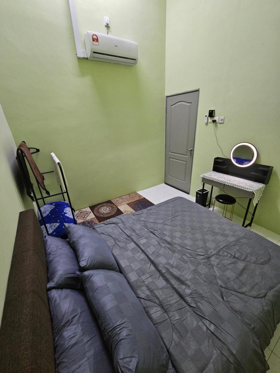 Bed, Photo of the whole room, Bedroom, air conditioner