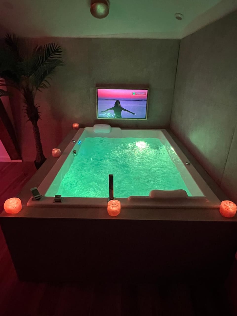 Bohème & Jacuzzi Apartment in Auvergne-Rhône-Alpes