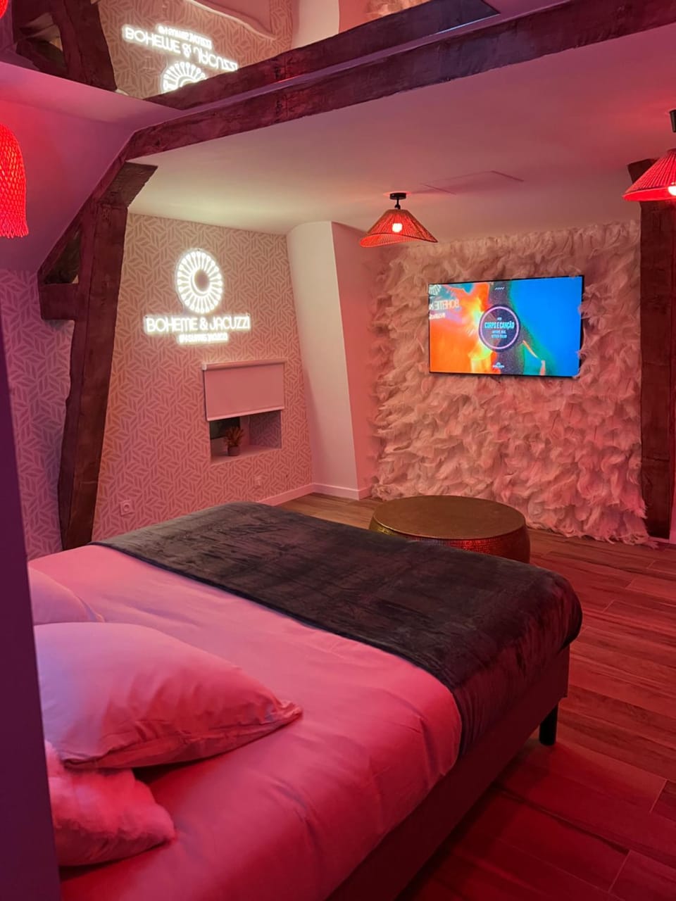Bohème & Jacuzzi Apartment in Auvergne-Rhône-Alpes