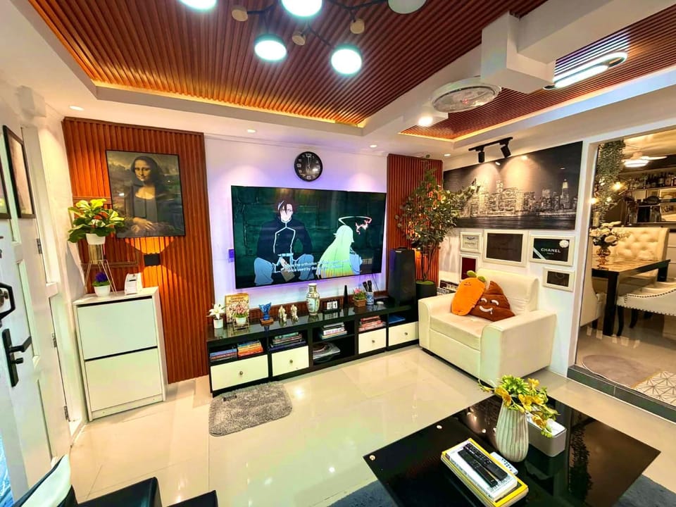 Communal lounge/ TV room, TV and multimedia, Living room, Seating area, Evening entertainment