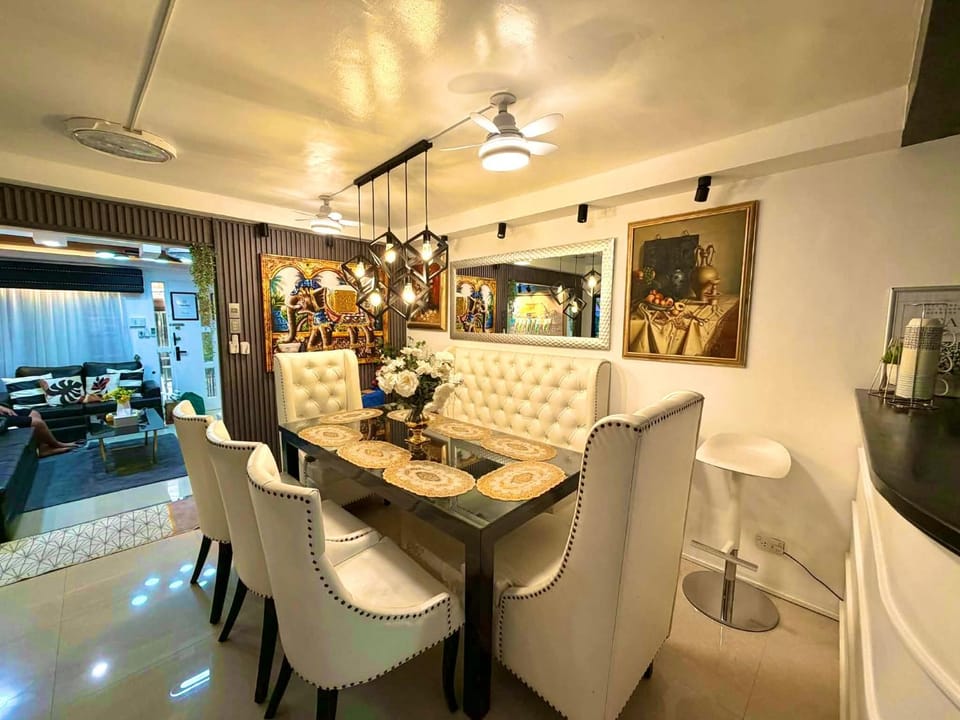 Seating area, Dining area