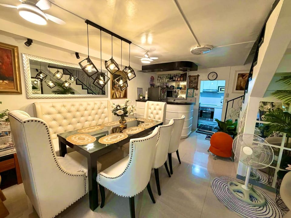 Seating area, Dining area