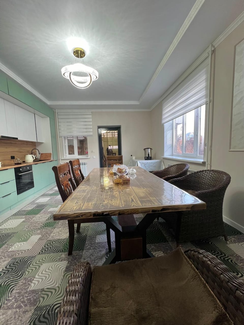 Kitchen or kitchenette, Dining area