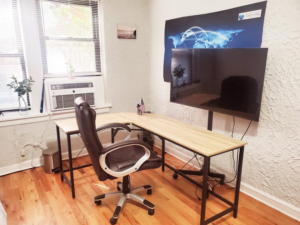 Entire Apartment in heart of Lincoln Park & Lake Sea and beach Apartment in Lincoln Park