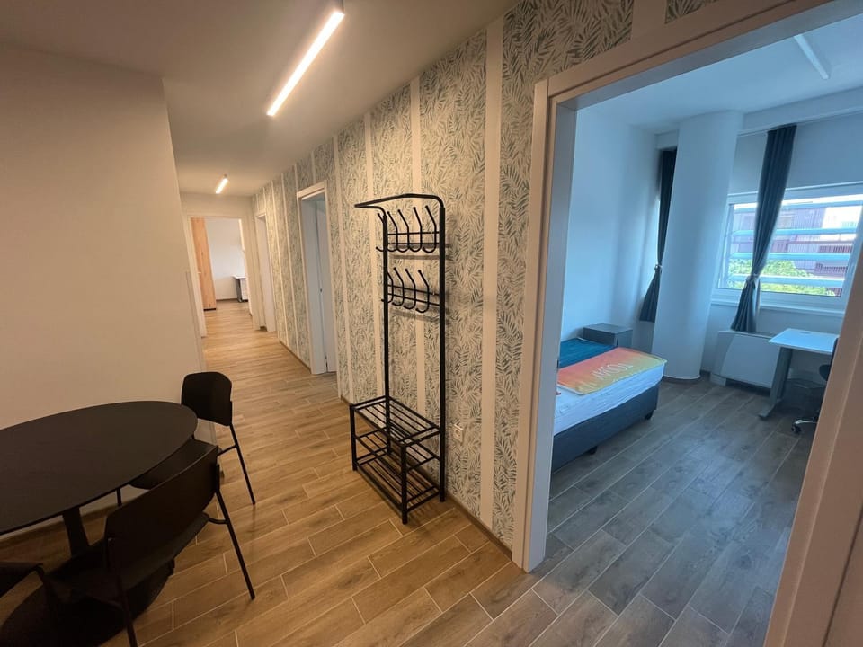 Bed, Photo of the whole room, Seating area, Dining area, Bedroom