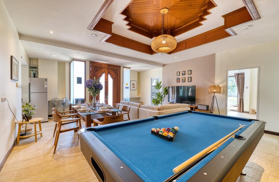 Billiard, Billiard, Game Room, Living room