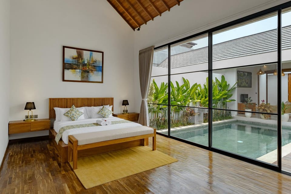 Bed, Photo of the whole room, Bedroom, Pool view, Swimming pool