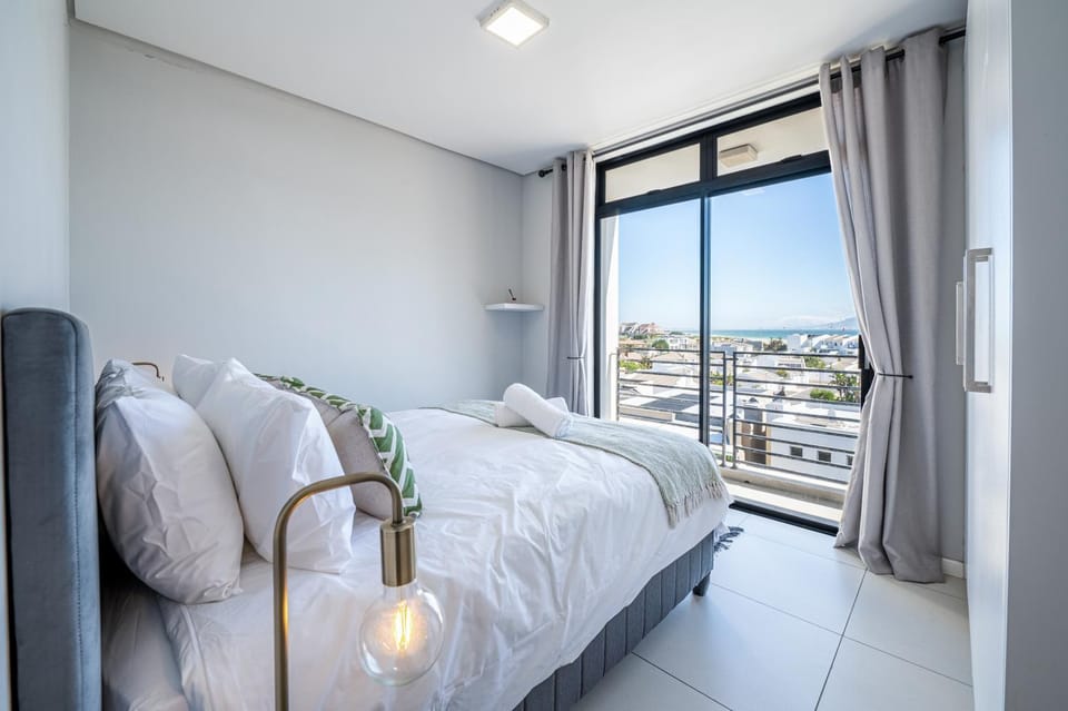 View (from property/room), Balcony/Terrace, Bedroom