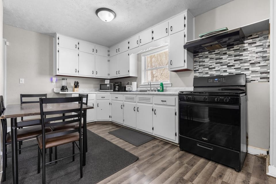Kitchen or kitchenette, kitchen, kitchen