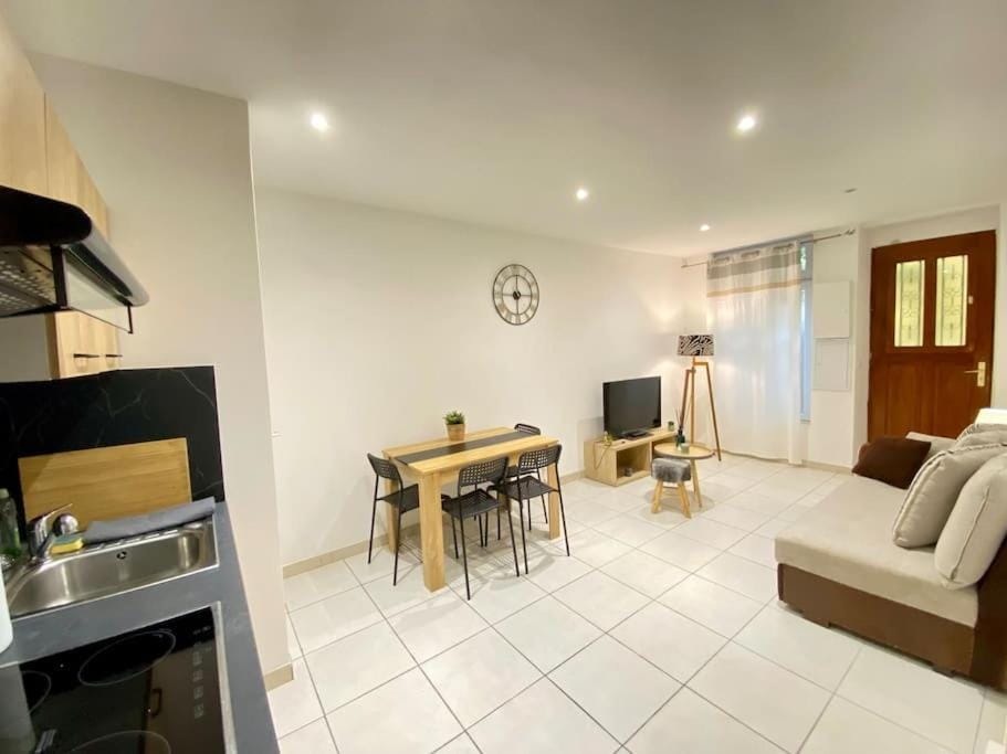 Charmant T1 au Cœur de Nimes Apartment in Nimes